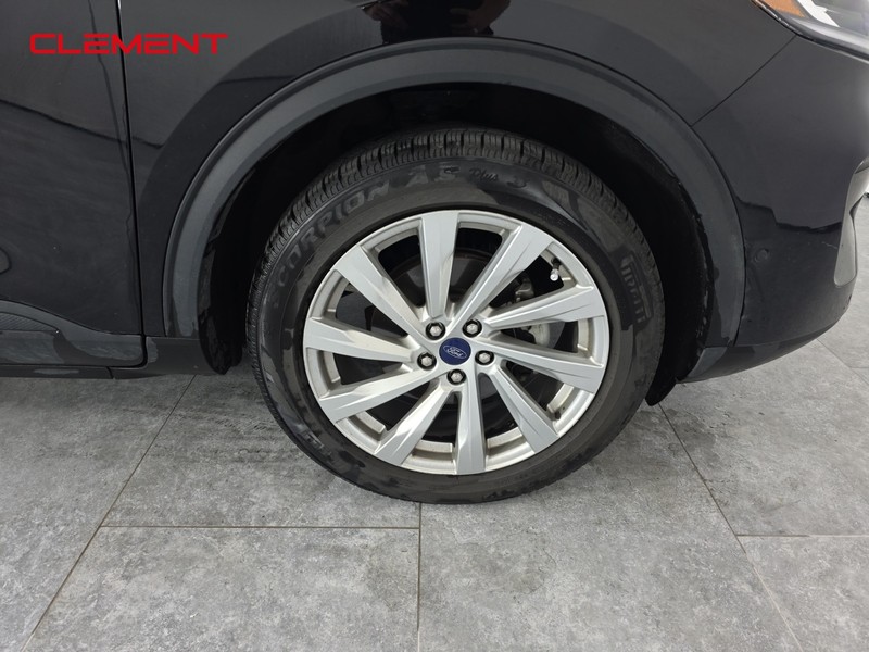 Ford Escape Vehicle Full-screen Gallery Image 37