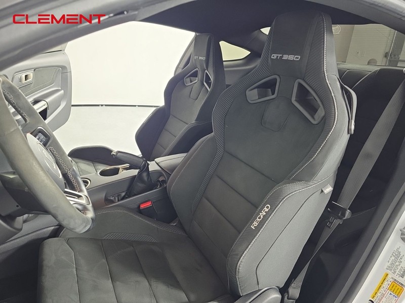 Ford Mustang Vehicle Image 26