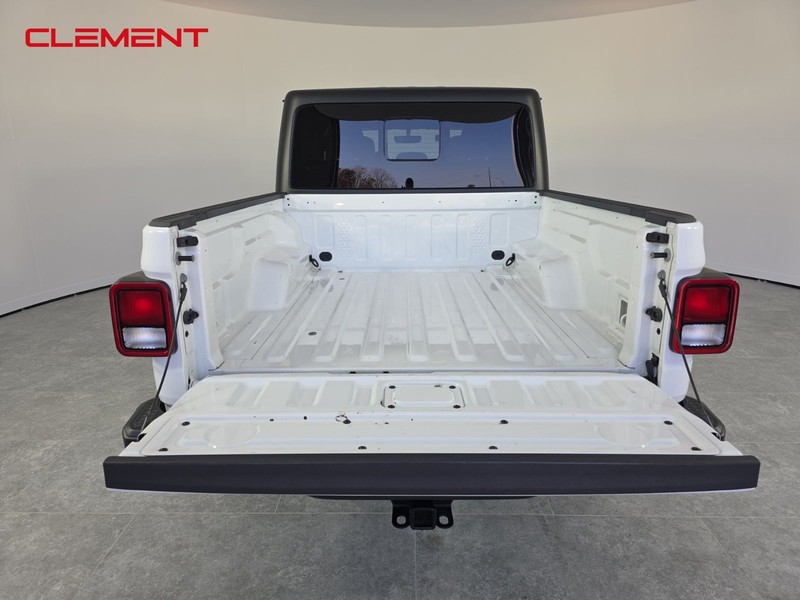 Jeep Gladiator Vehicle Full-screen Gallery Image 9