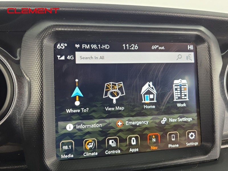 Jeep Gladiator Vehicle Full-screen Gallery Image 18