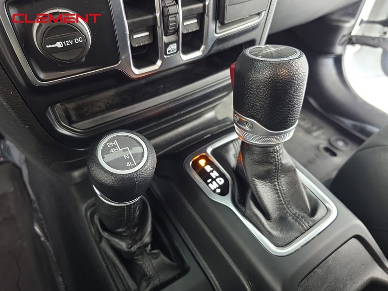 Jeep Gladiator Vehicle Full-screen Gallery Image 21