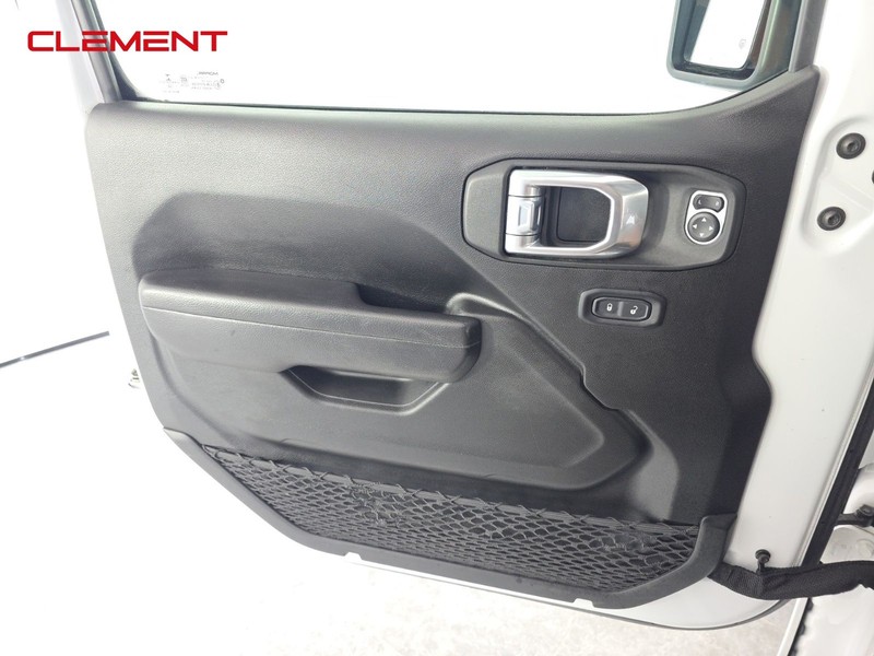 Jeep Gladiator Vehicle Full-screen Gallery Image 23