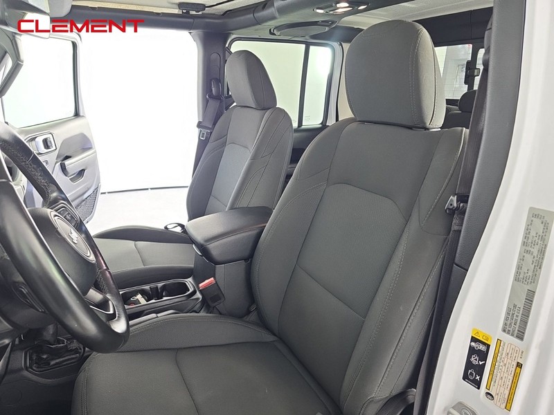 Jeep Gladiator Vehicle Full-screen Gallery Image 25