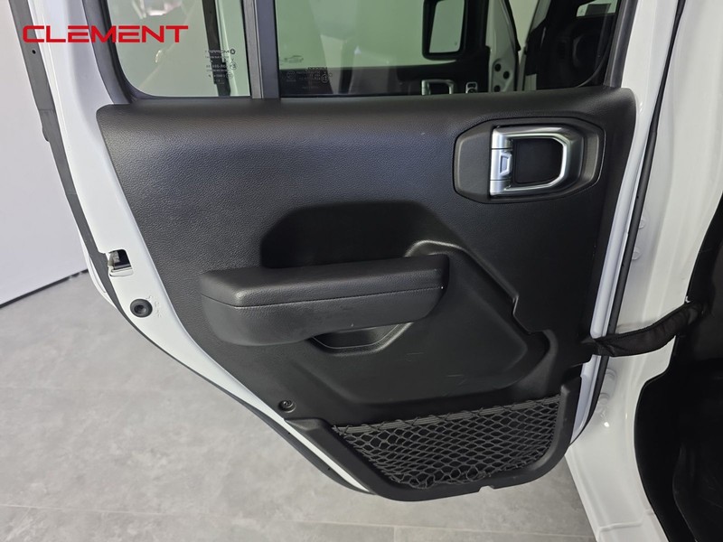 Jeep Gladiator Vehicle Full-screen Gallery Image 26