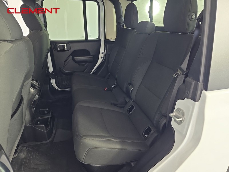 Jeep Gladiator Vehicle Full-screen Gallery Image 27