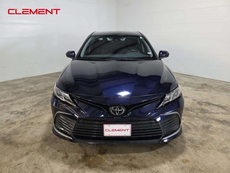 Toyota Camry Vehicle Full-screen Gallery Image 2