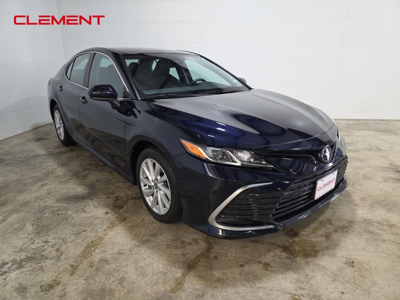 Toyota Camry Vehicle Full-screen Gallery Image 3
