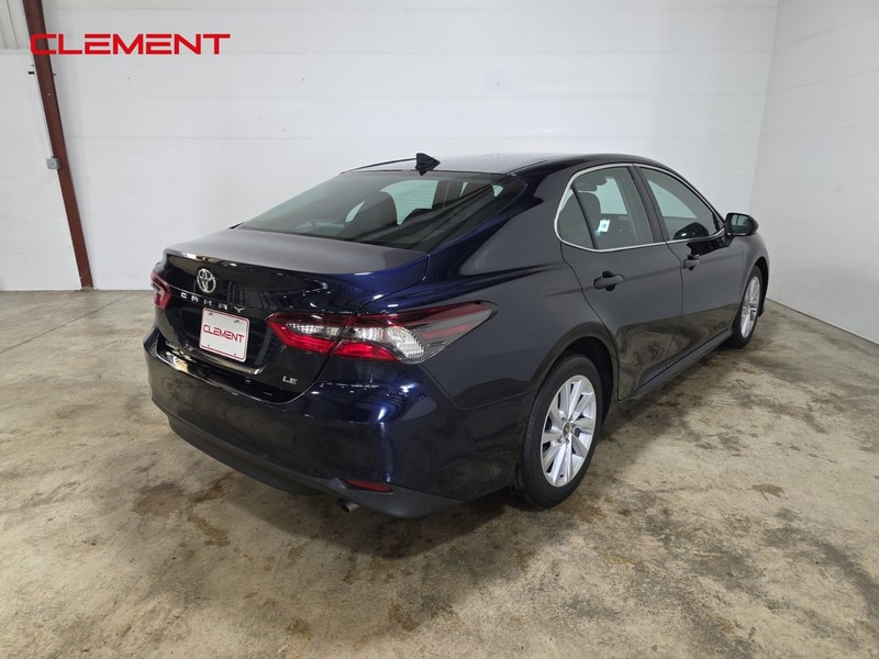 Toyota Camry Vehicle Full-screen Gallery Image 6