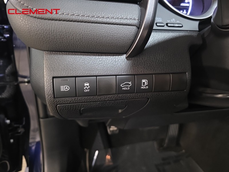 Toyota Camry Vehicle Full-screen Gallery Image 11