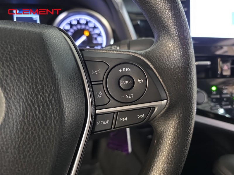 Toyota Camry Vehicle Full-screen Gallery Image 14