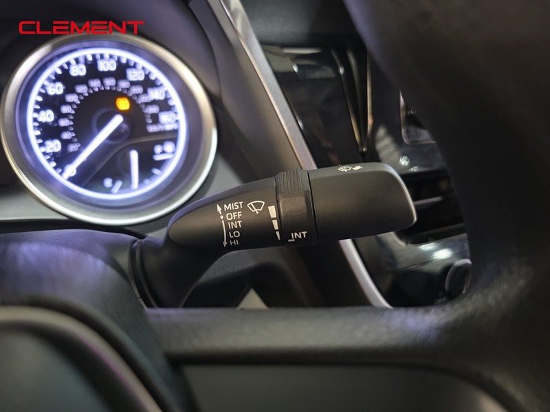 Toyota Camry Vehicle Full-screen Gallery Image 15