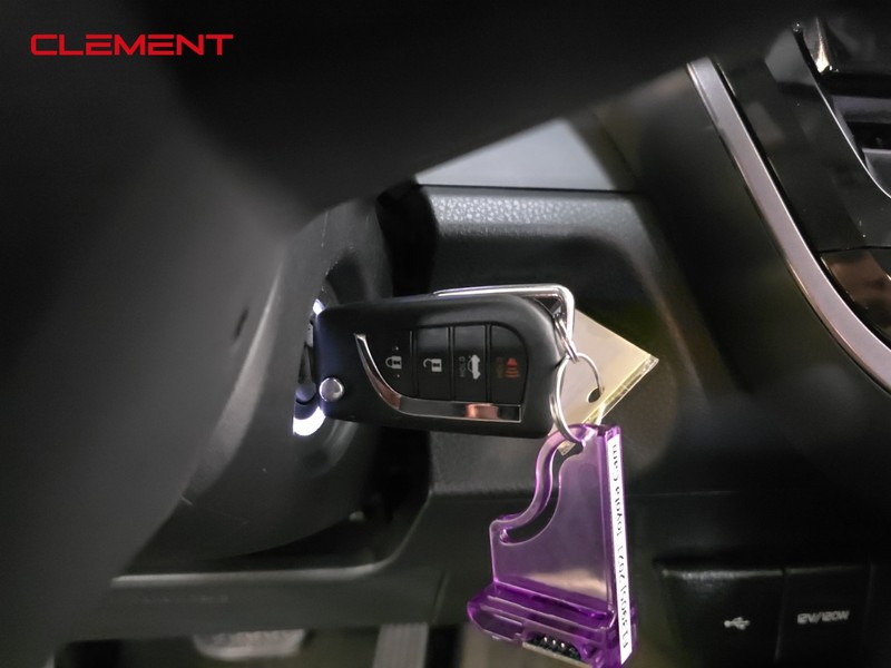 Toyota Camry Vehicle Full-screen Gallery Image 20