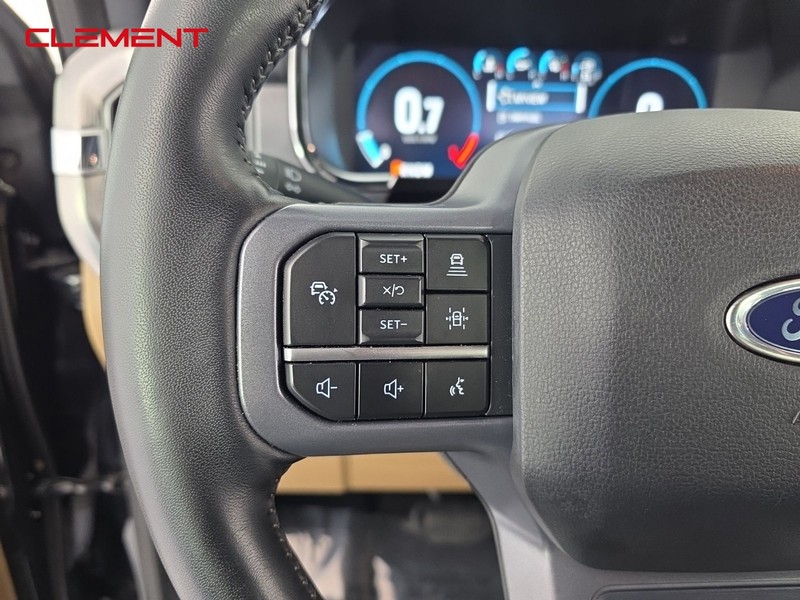 Ford F-150 Vehicle Full-screen Gallery Image 14