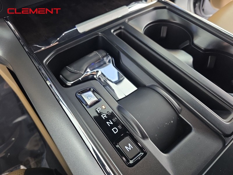 Ford F-150 Vehicle Full-screen Gallery Image 23