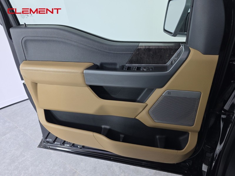 Ford F-150 Vehicle Full-screen Gallery Image 25