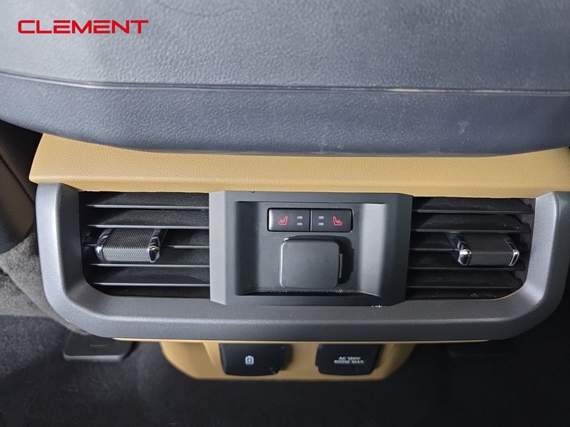 Ford F-150 Vehicle Full-screen Gallery Image 30