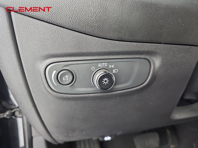 Chevrolet Equinox Vehicle Full-screen Gallery Image 11