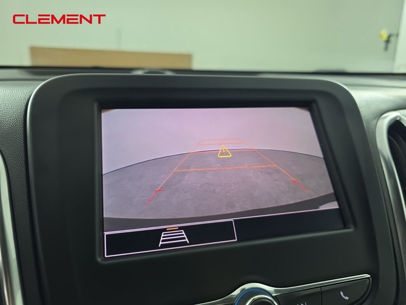 Chevrolet Equinox Vehicle Full-screen Gallery Image 17