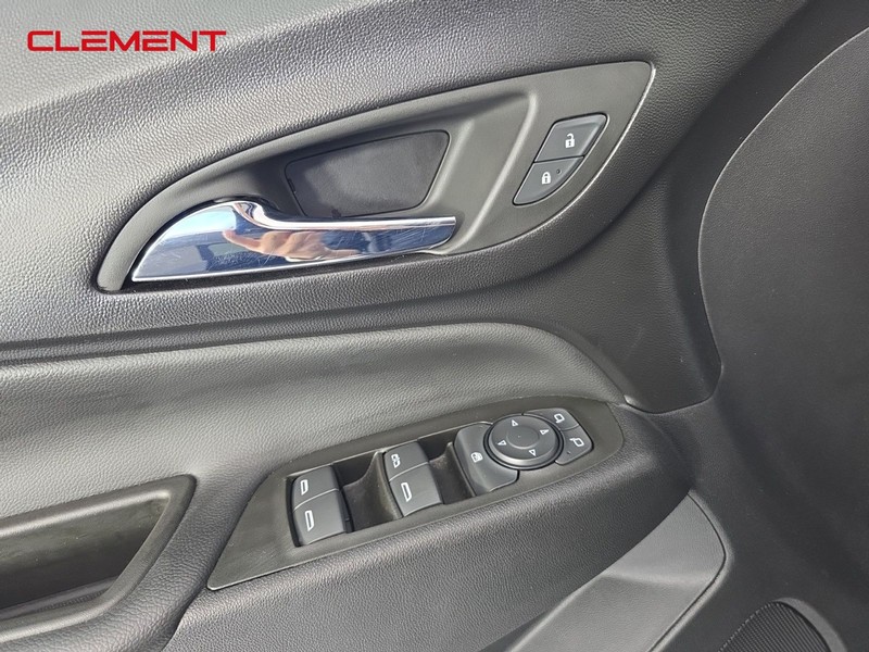 Chevrolet Equinox Vehicle Full-screen Gallery Image 20