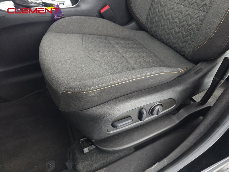 Chevrolet Equinox Vehicle Full-screen Gallery Image 22