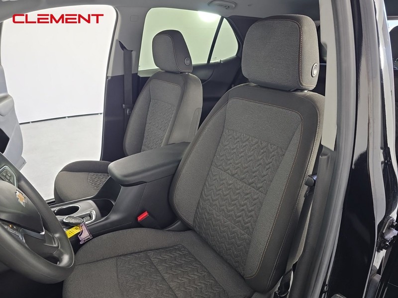 Chevrolet Equinox Vehicle Full-screen Gallery Image 23