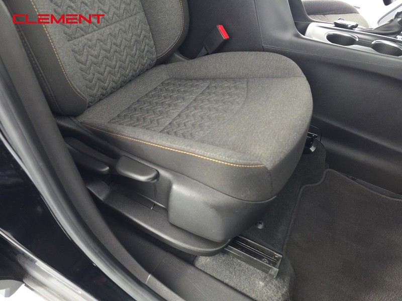 Chevrolet Equinox Vehicle Full-screen Gallery Image 26