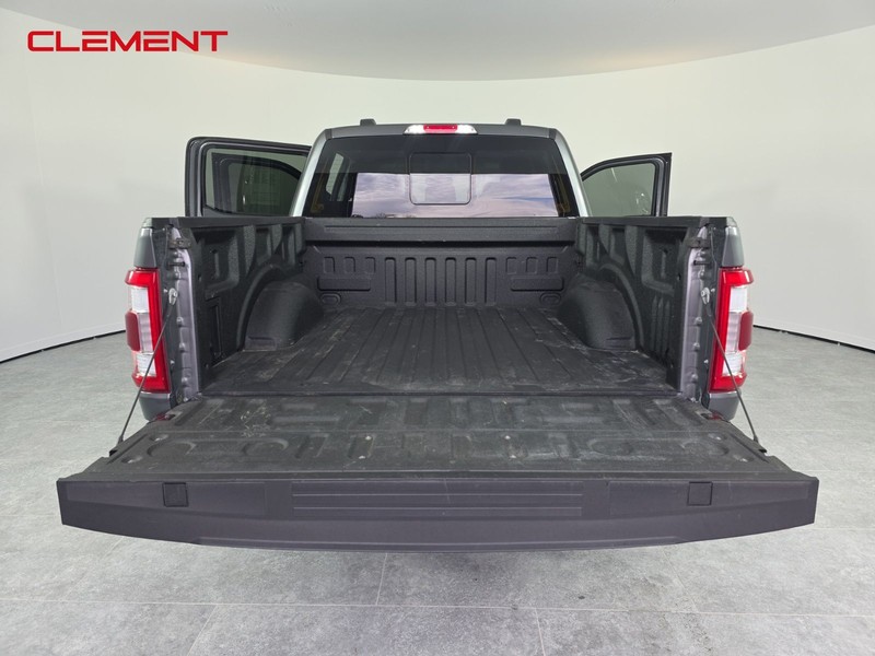 Ford F-150 Vehicle Full-screen Gallery Image 10