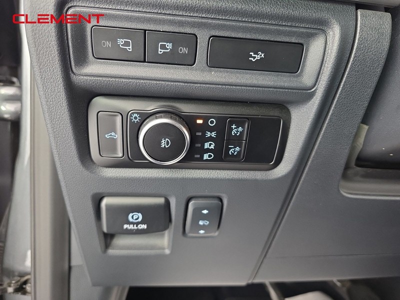 Ford F-150 Vehicle Full-screen Gallery Image 12