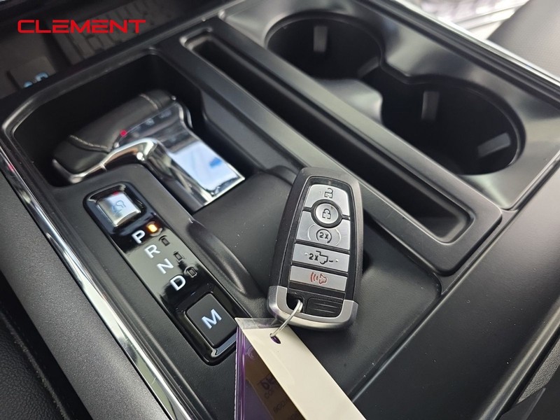 Ford F-150 Vehicle Full-screen Gallery Image 24