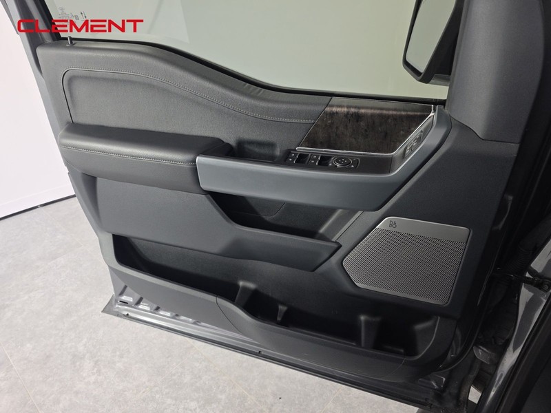 Ford F-150 Vehicle Full-screen Gallery Image 26