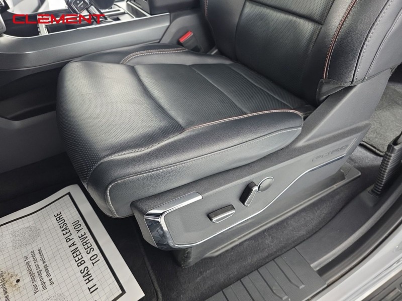 Ford F-150 Vehicle Full-screen Gallery Image 27