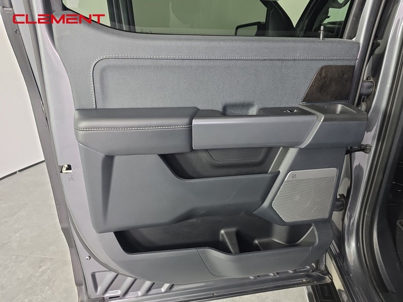 Ford F-150 Vehicle Full-screen Gallery Image 29