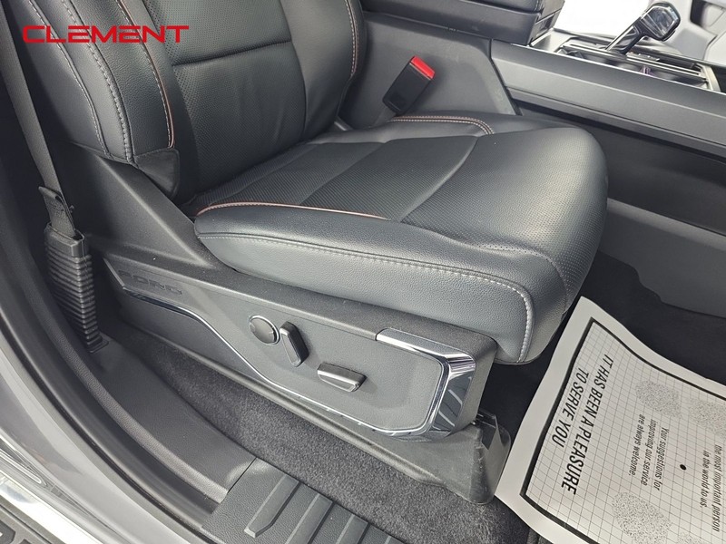 Ford F-150 Vehicle Full-screen Gallery Image 32