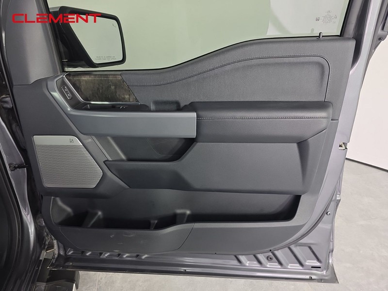 Ford F-150 Vehicle Full-screen Gallery Image 34