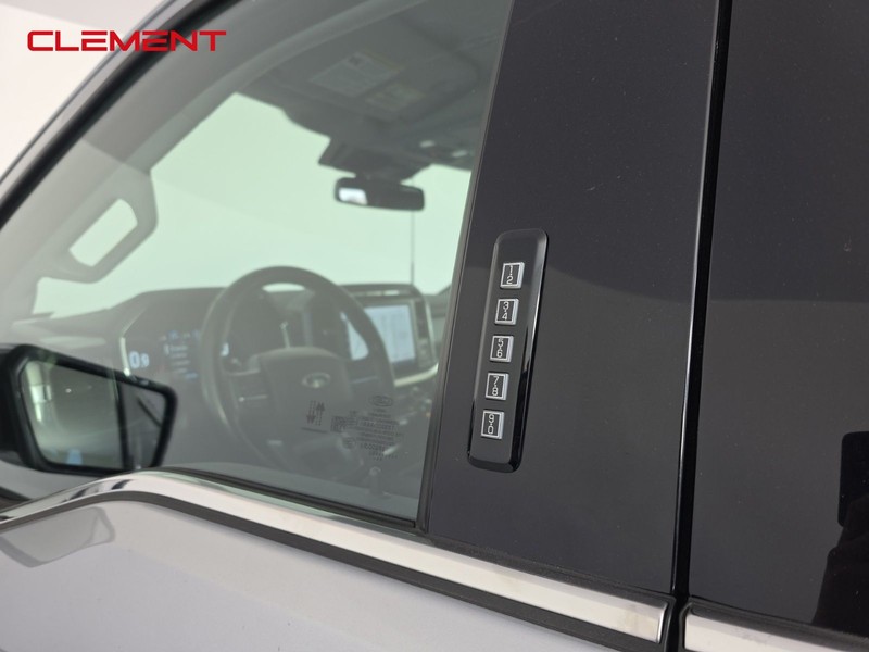 Ford F-150 Vehicle Full-screen Gallery Image 8