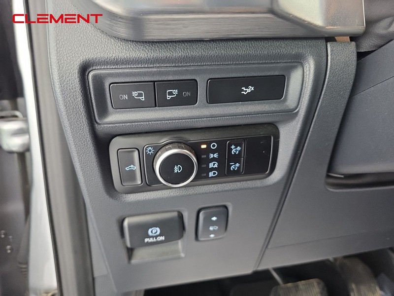 Ford F-150 Vehicle Full-screen Gallery Image 11