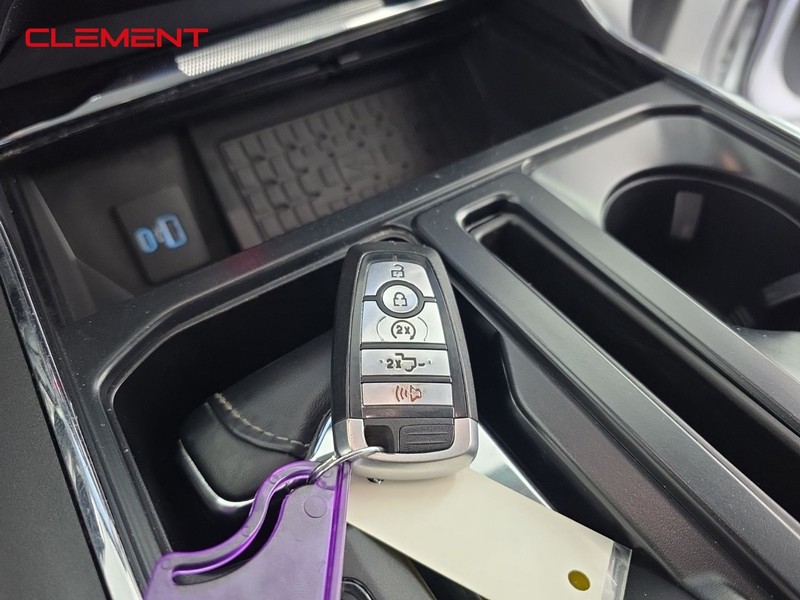 Ford F-150 Vehicle Full-screen Gallery Image 22