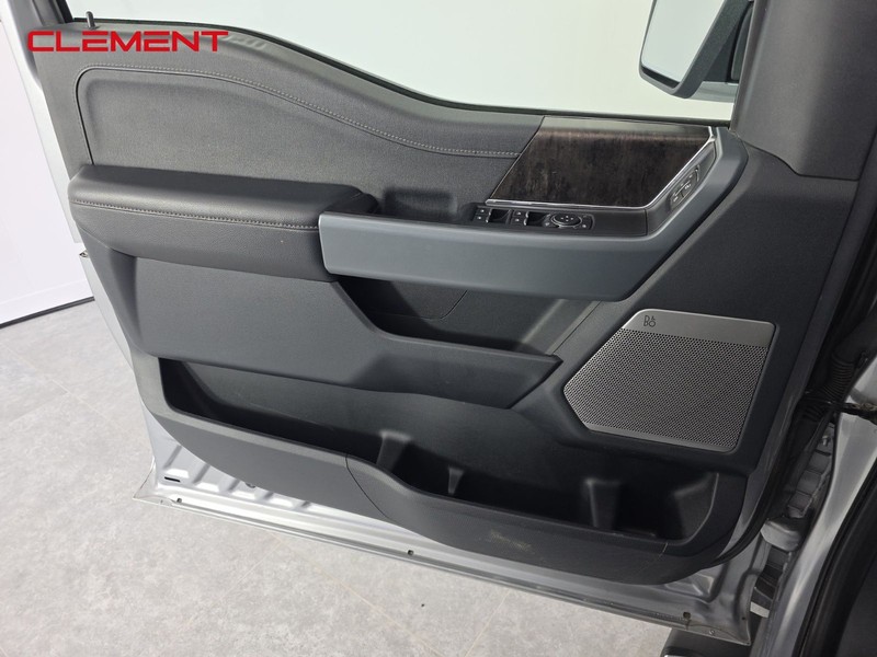 Ford F-150 Vehicle Full-screen Gallery Image 24