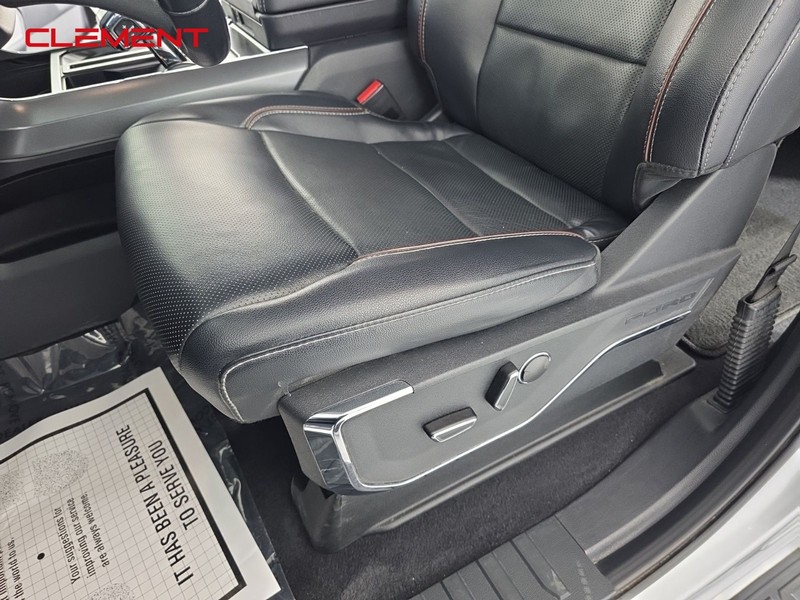 Ford F-150 Vehicle Full-screen Gallery Image 25