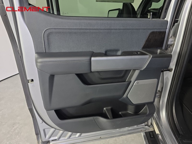 Ford F-150 Vehicle Full-screen Gallery Image 26