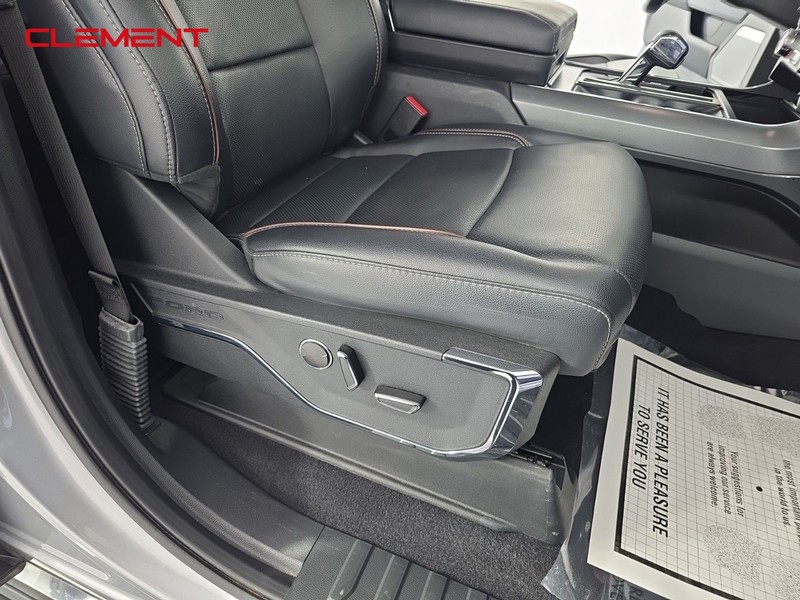 Ford F-150 Vehicle Full-screen Gallery Image 29