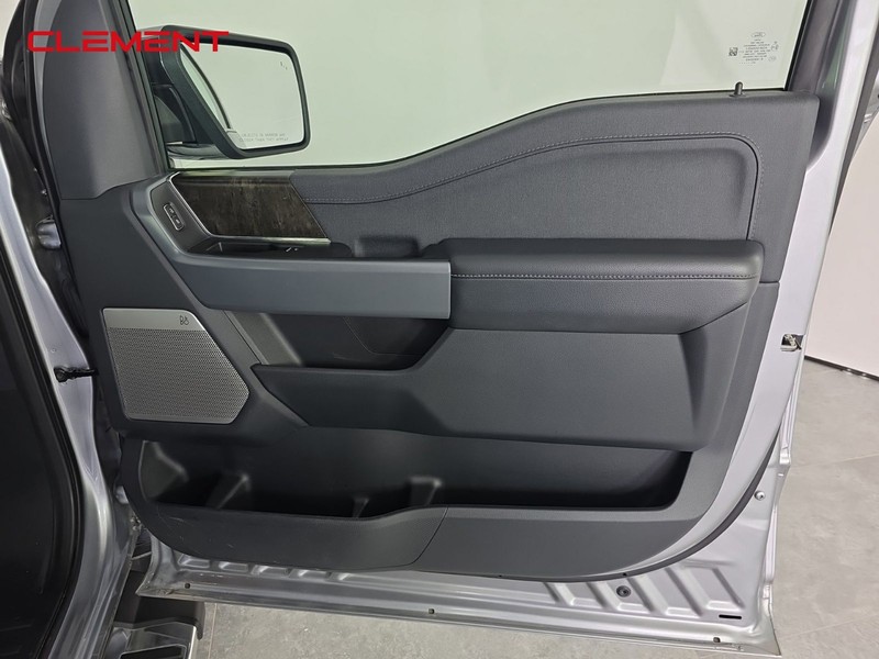 Ford F-150 Vehicle Full-screen Gallery Image 31