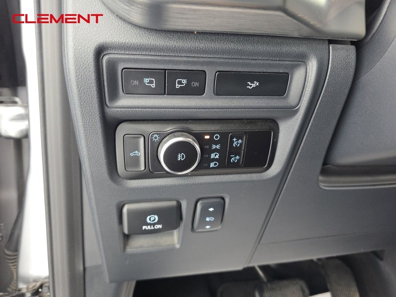 Ford F-150 Vehicle Full-screen Gallery Image 11