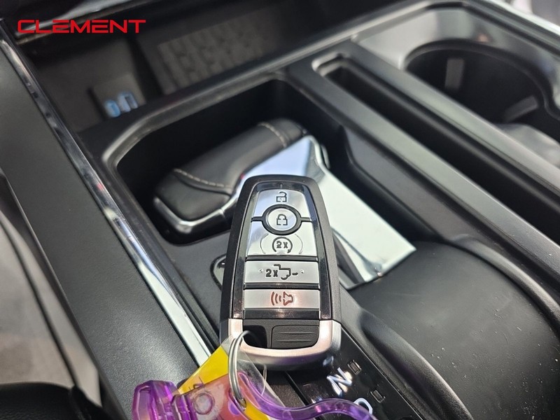 Ford F-150 Vehicle Full-screen Gallery Image 24