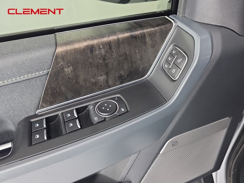 Ford F-150 Vehicle Full-screen Gallery Image 25