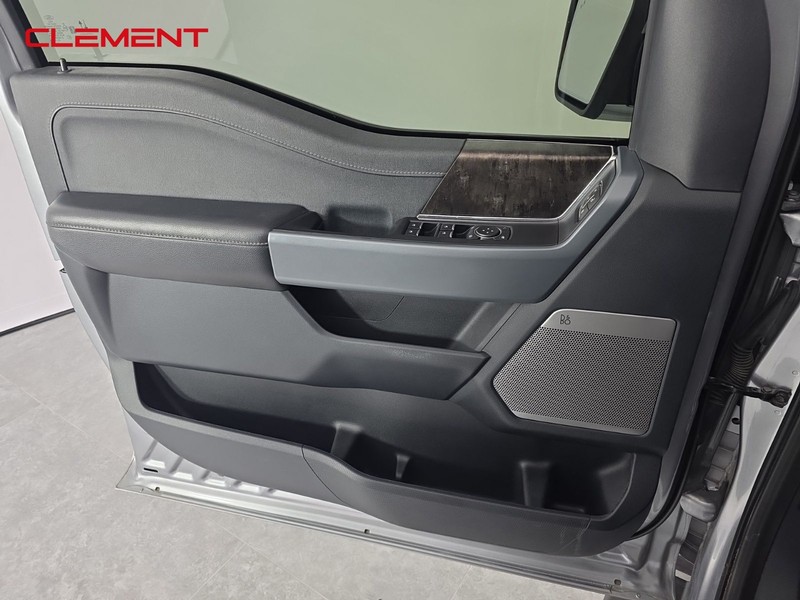 Ford F-150 Vehicle Full-screen Gallery Image 26