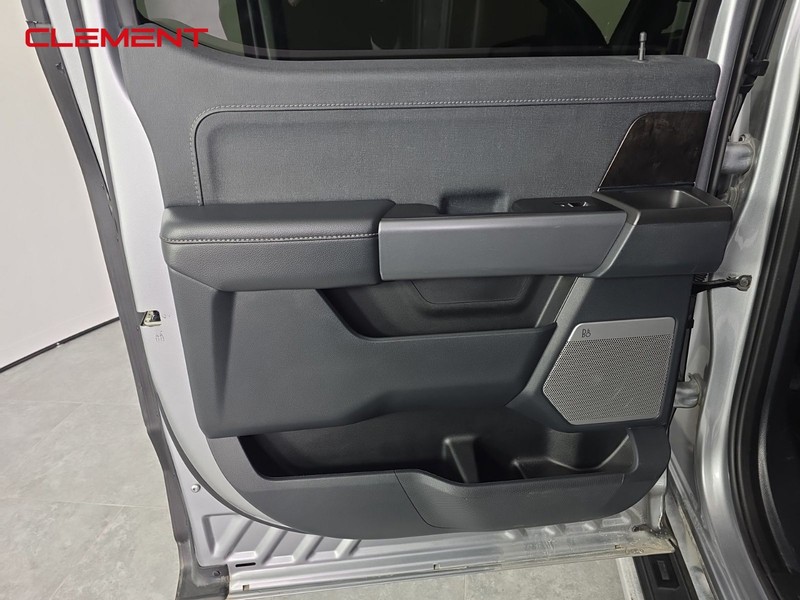 Ford F-150 Vehicle Full-screen Gallery Image 29