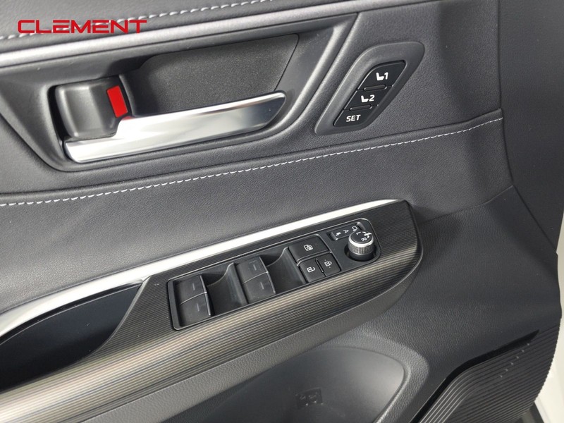 Toyota Venza Vehicle Full-screen Gallery Image 23