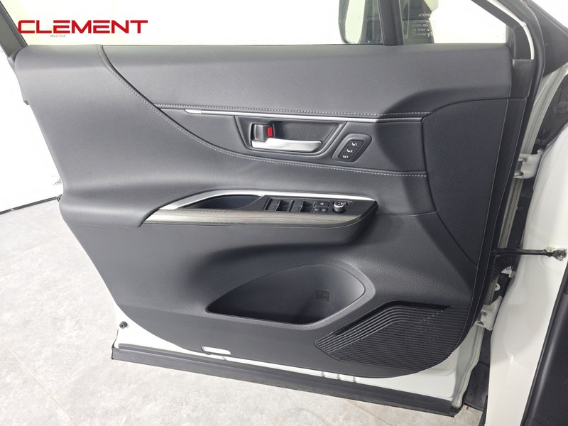 Toyota Venza Vehicle Full-screen Gallery Image 24