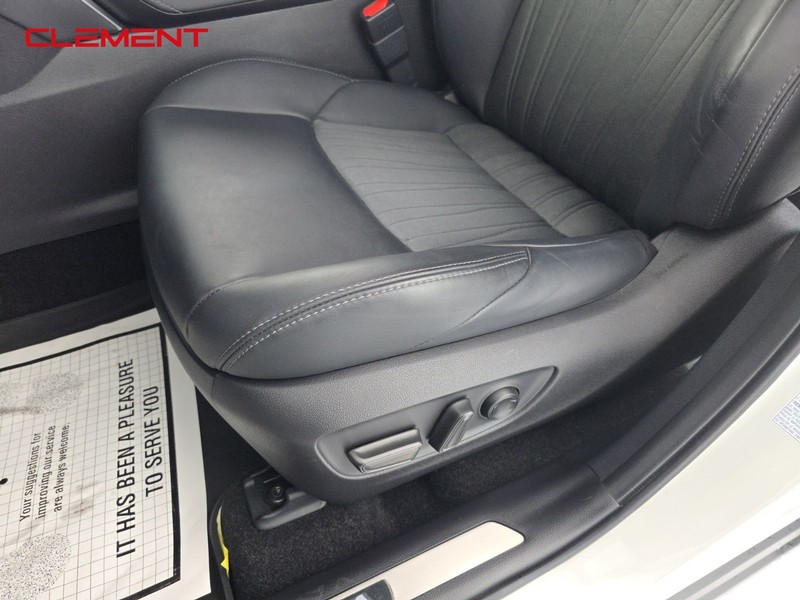 Toyota Venza Vehicle Full-screen Gallery Image 25